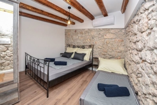 Alt - photo with bed 1